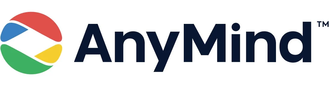 白地に「AnyMind」の文字と、赤、青、緑、黄色の4色で構成された円形のロゴマークが描かれた画像です。