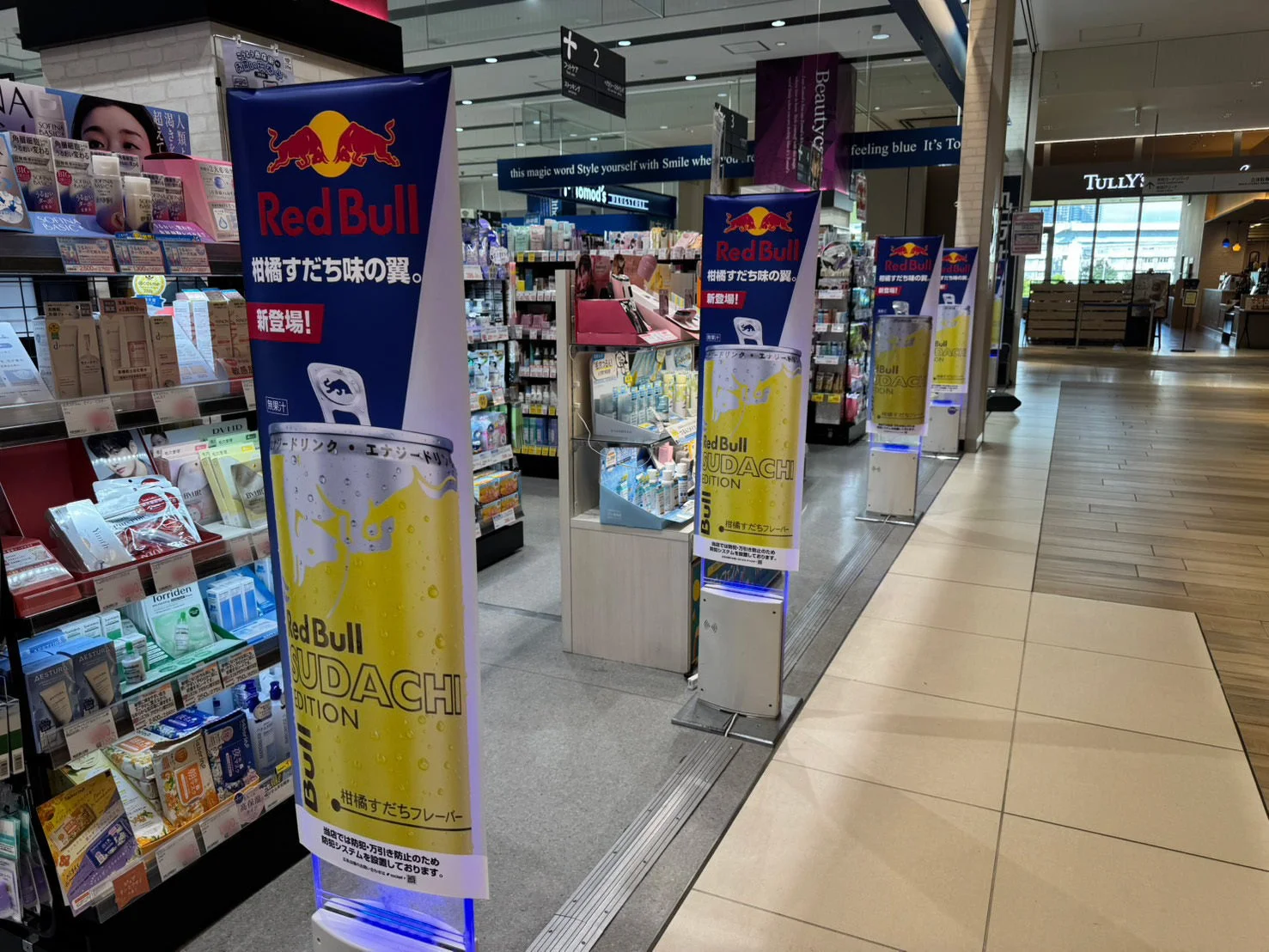 レッドブル,エナジードリンク,すだち,新商品,プロモーション,店舗,小売店,商品ディスプレイ,飲料,ドラッグストア
